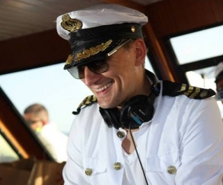  Paul Van Dyck DJing auf einem unserer Boote 